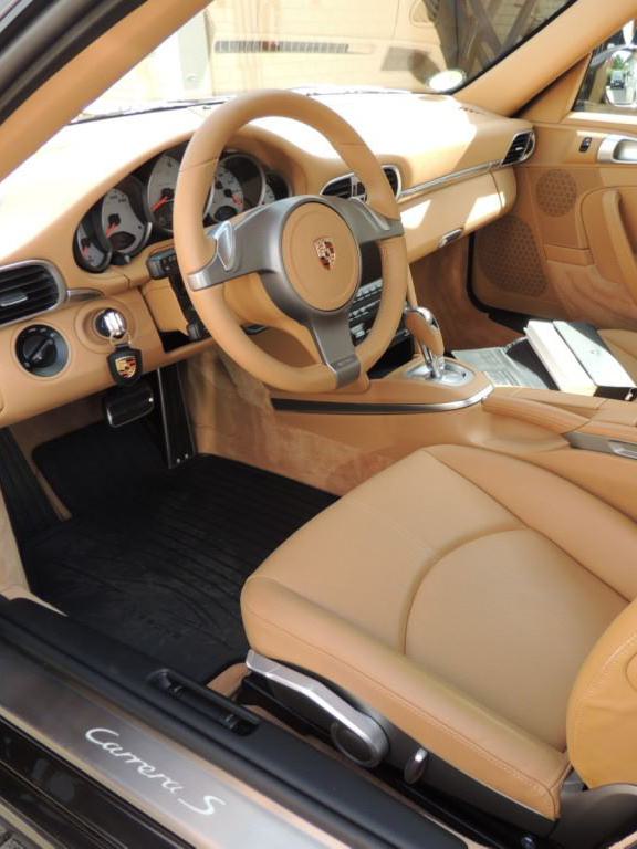 Professionelle Aufbereitung Porsche Interior - SIMON - Fahrzeugaufbereitung und Oberflächentechnik